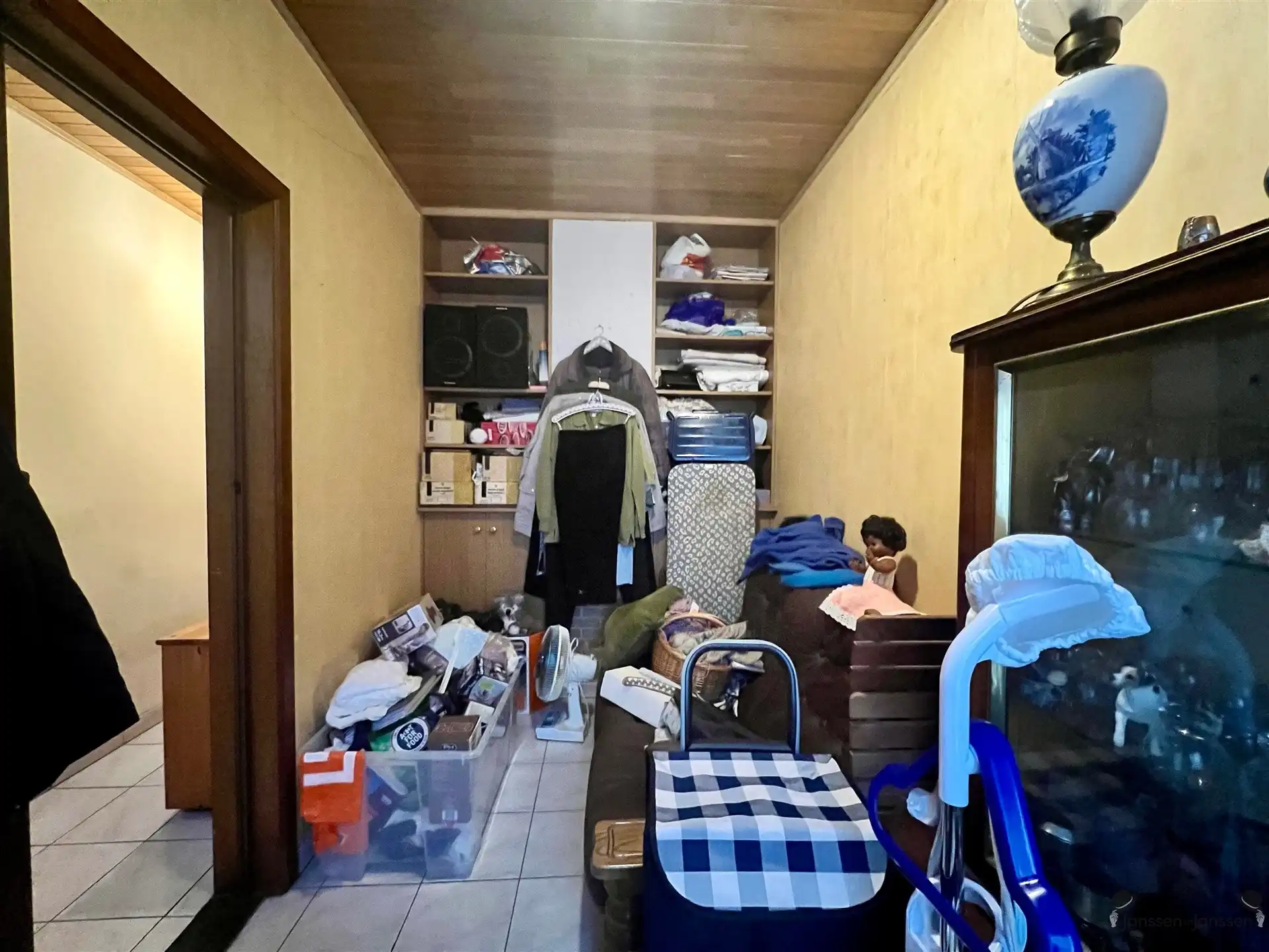 Te renoveren gezinswoning met 2 slaapkamers foto 3