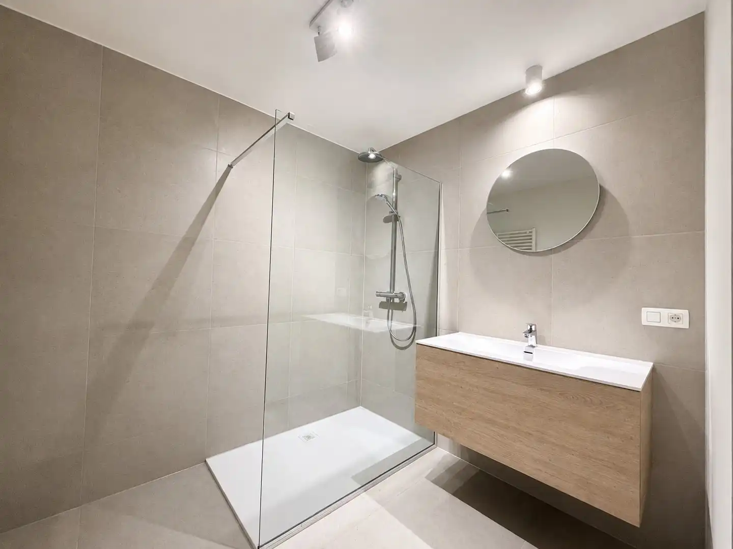 Instapklaar, ruim en luxueus appartement! foto 7