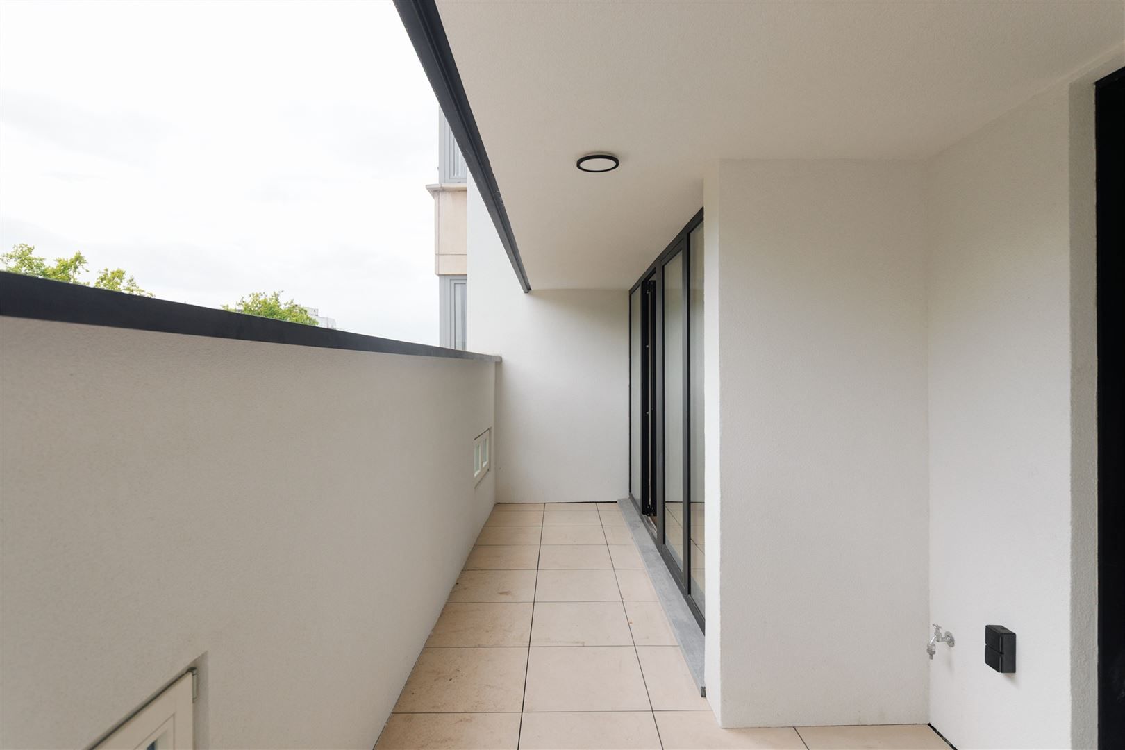 Totaalrenovatie met leuk terras foto 18