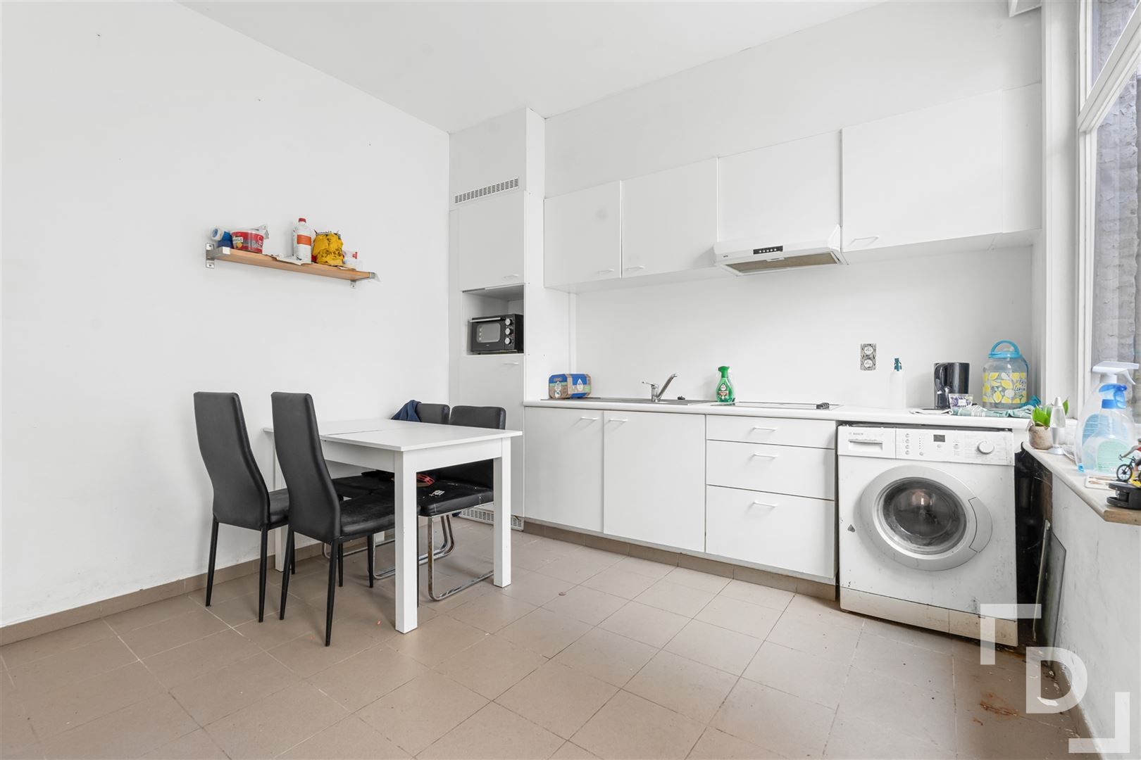 Op te frissen woning te koop in het centrum van Ieper. foto 4