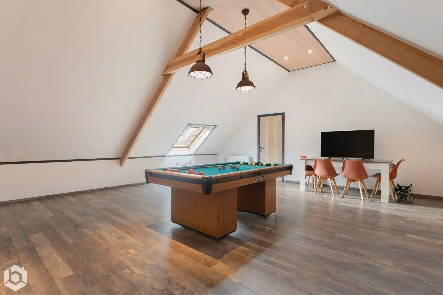 Prachtige gerenoveerde ruime woning in een groen kader foto 15