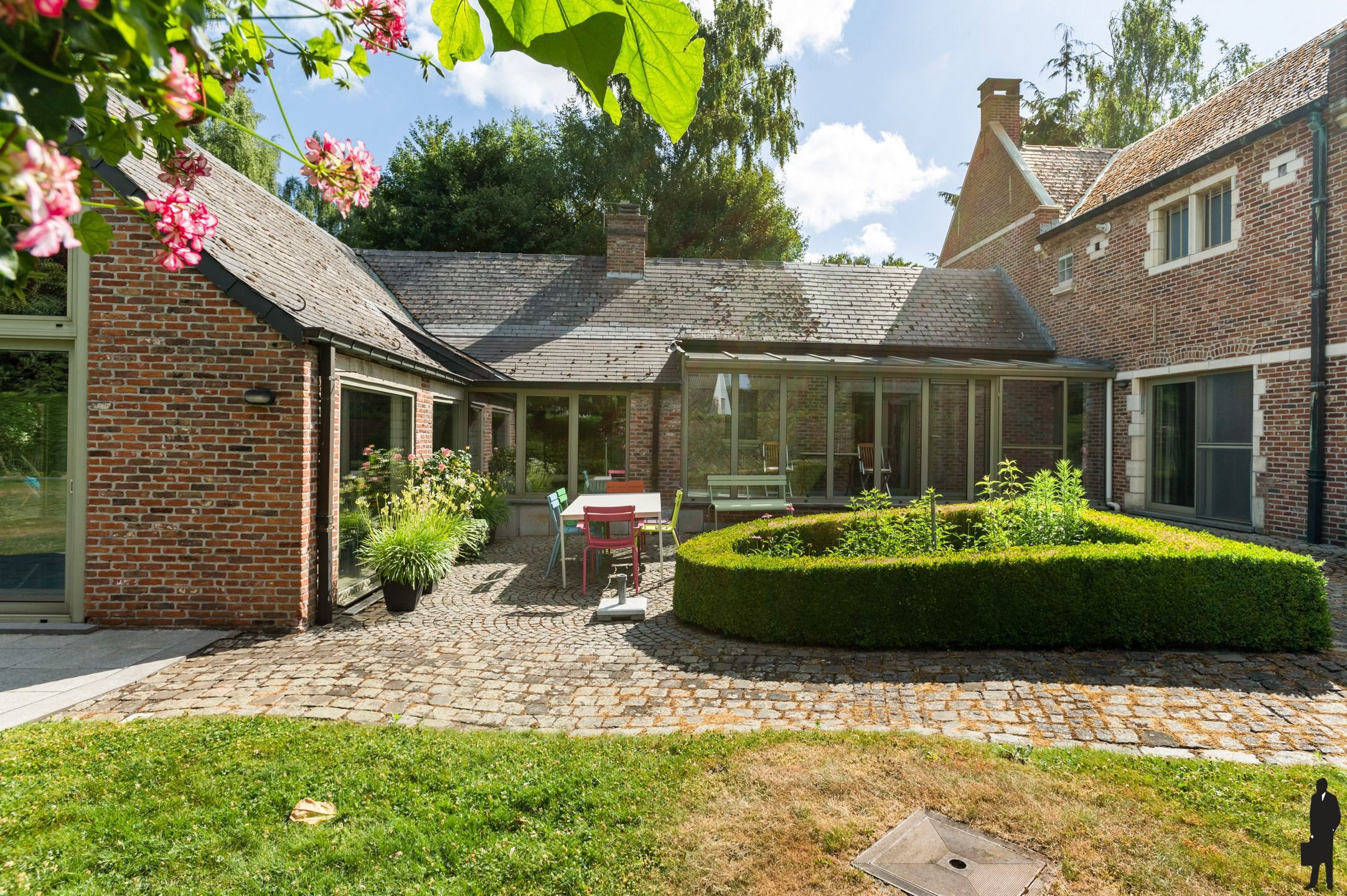 Exclusieve villa met conciërgewoning op 4.102m² foto 3