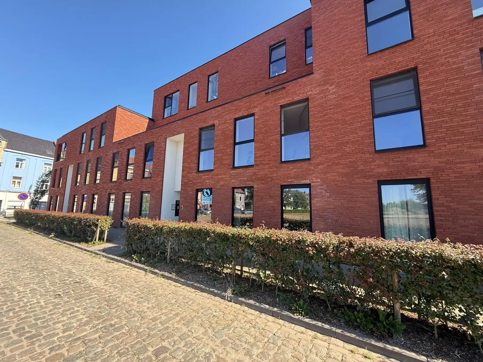 Ruim appartement met 3 slaapkamers en 2 badkamers te Gent foto {{pictureIndex}}