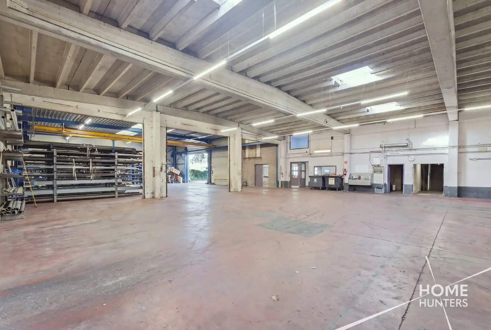 UITZONDERLIJK BEDRIJFSGEBOUW MET 2.268 M² LOODSRUIMTE EN 528 M² KANTOREN IN IEPER foto 18