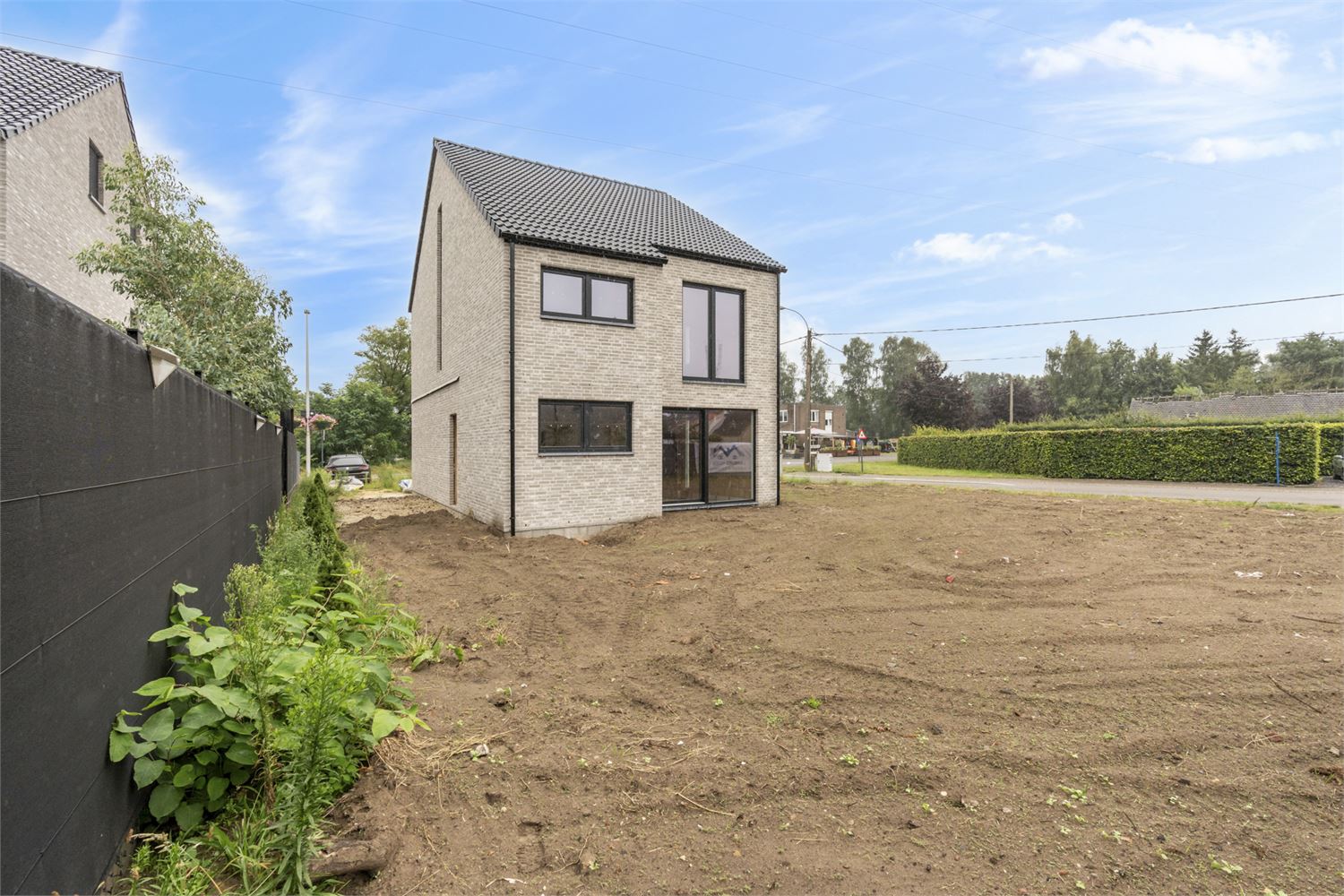 IDEALIS VASTGOED - ROYALE CASCO-WONING MET EEN HEERLIJK LICHTRIJKE WOONKAMER MET OPEN KEUKEN EN AANSLUITEND DE BERGPLAATS, 3 SLAAPKAMERS (MEER MOGELIJK), EEN RUIME BADKAMER EN RUIME 2DE VERDIEPING OP KNAP HOEKPERCEEL VAN +- 5A 54CA! foto 7