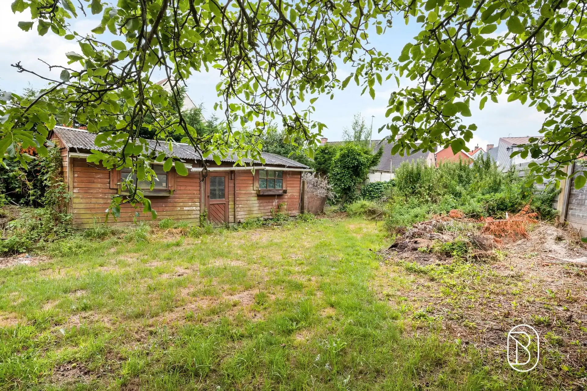 Te renoveren / af te breken woning met POTENTIEEL en uitweg foto 2