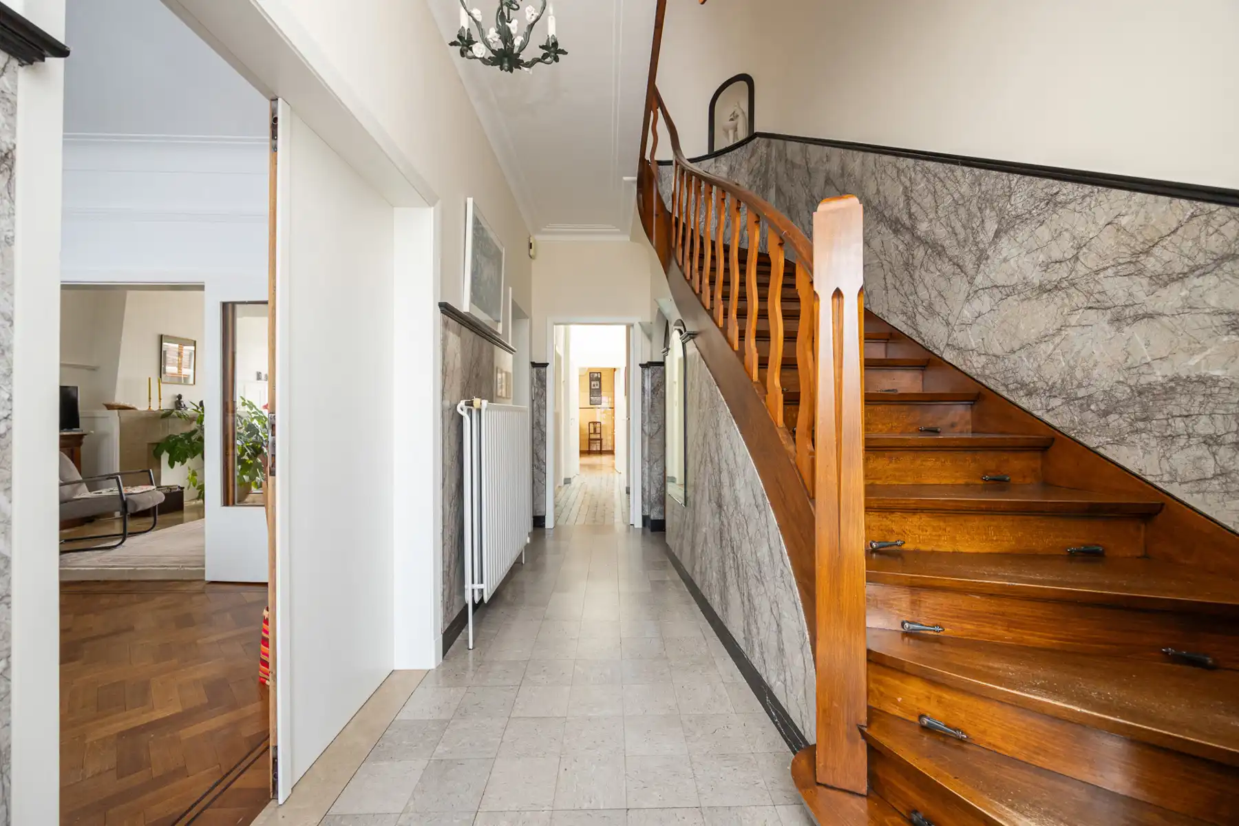 Karaktervolle woning (gevelbreedte 8m!) met tuin in het centrum van Turnhout foto 2