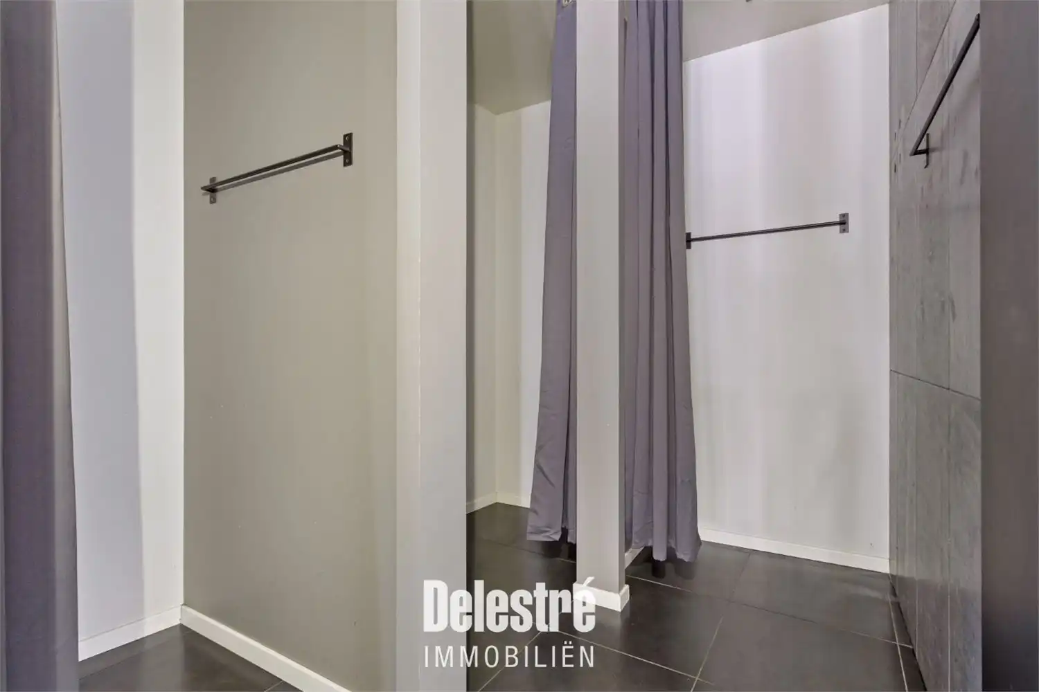 MODERN INSTAPKLAAR COMMERCIEEL GELIJKVLOERS BEVERSTRAAT foto 12