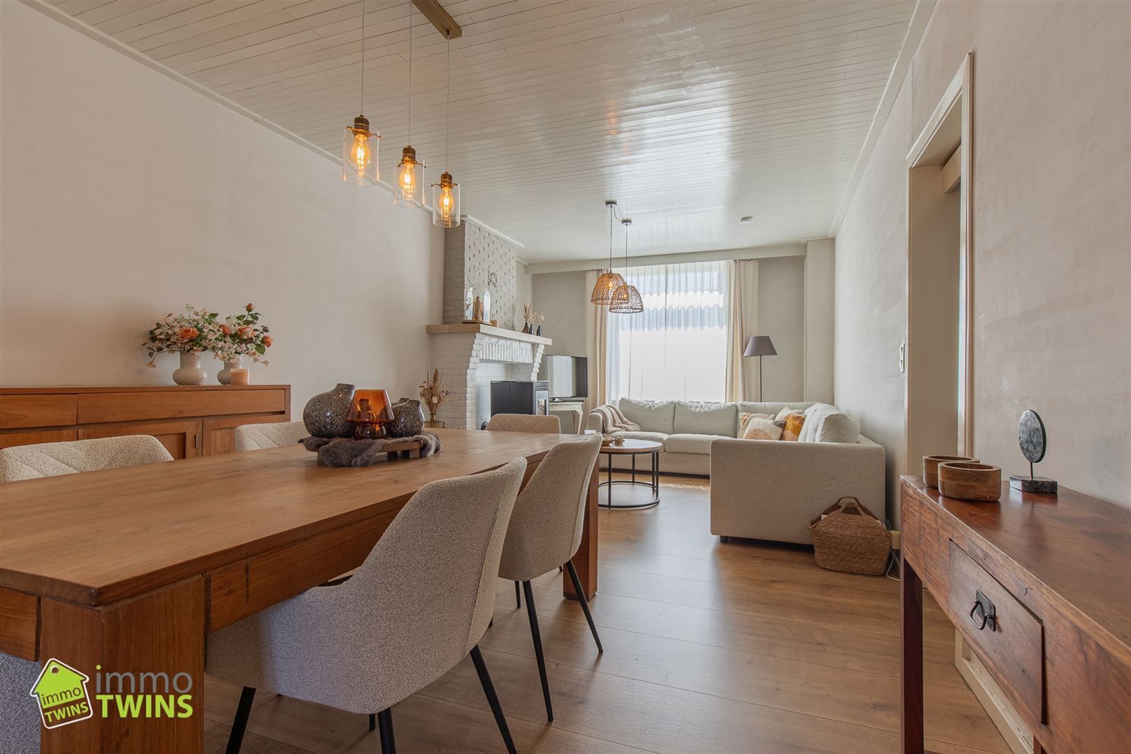 Halfopen bebouwing met karakter, comfort én een droomtuin! foto 3
