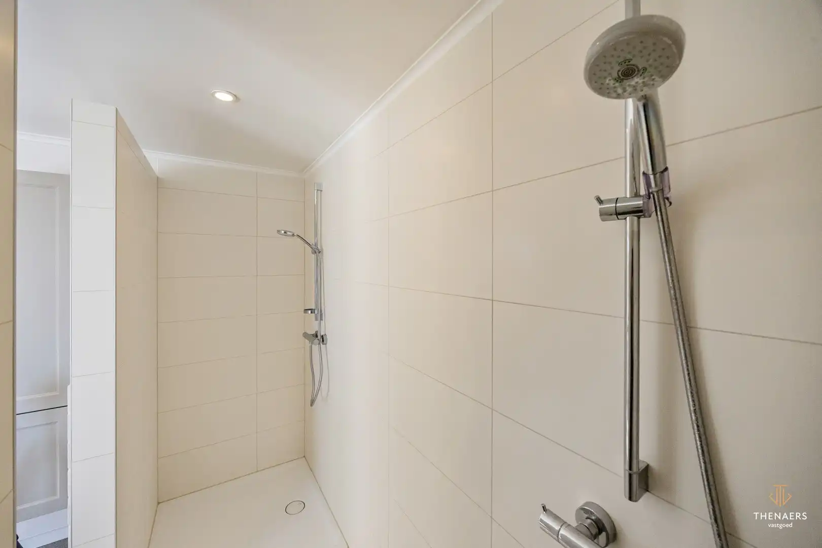 Stijlvolle pastoriewoning met ruimte, comfort en een prachtig afgewerkt geheel in Sint-Truiden. foto 22