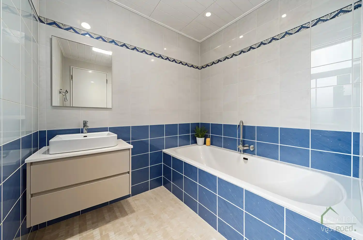 VEURNE: Karaktervol eigendom, type herenwoning, in het bruisende hart van Veurne-centrum, met een waaier van mogelijkheden! foto 25