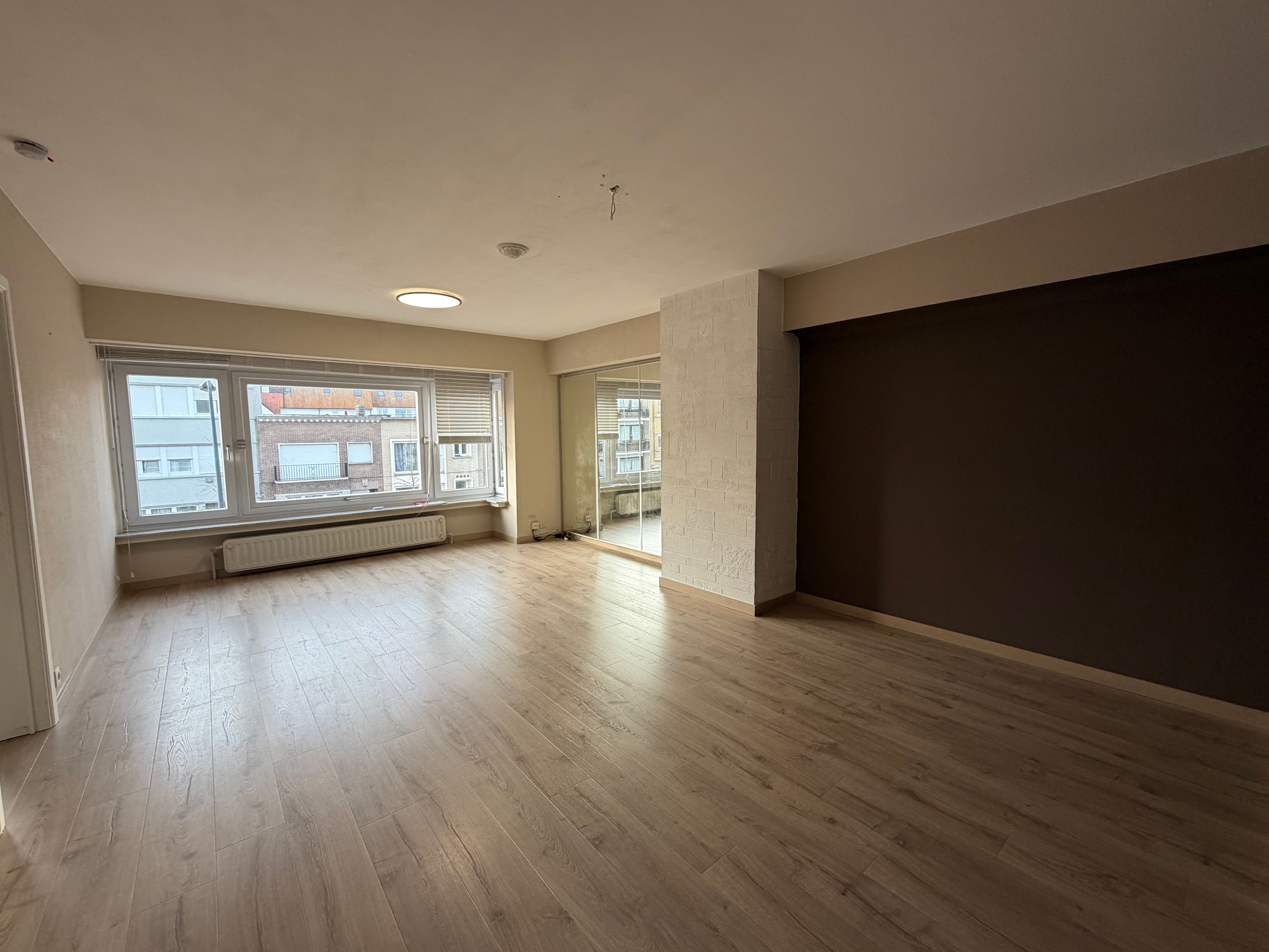 Goed onderhouden appartement met twee slaapkamers gelegen in een residentiële wijk. In een gebouw met lift. foto 2