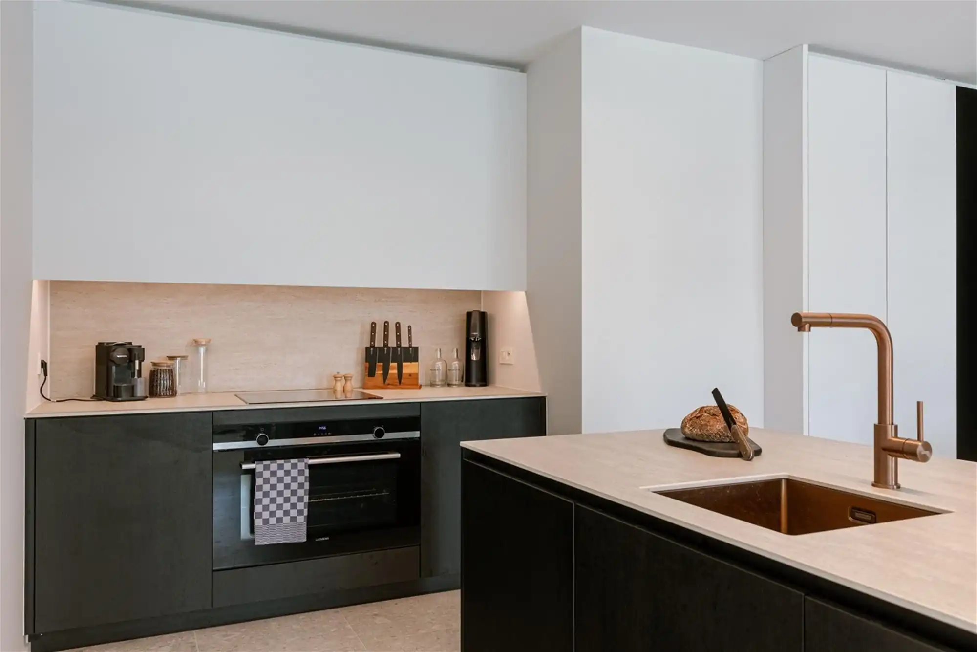 Stijlvol en luxueus appartement – Ensor Tower 2 foto 9