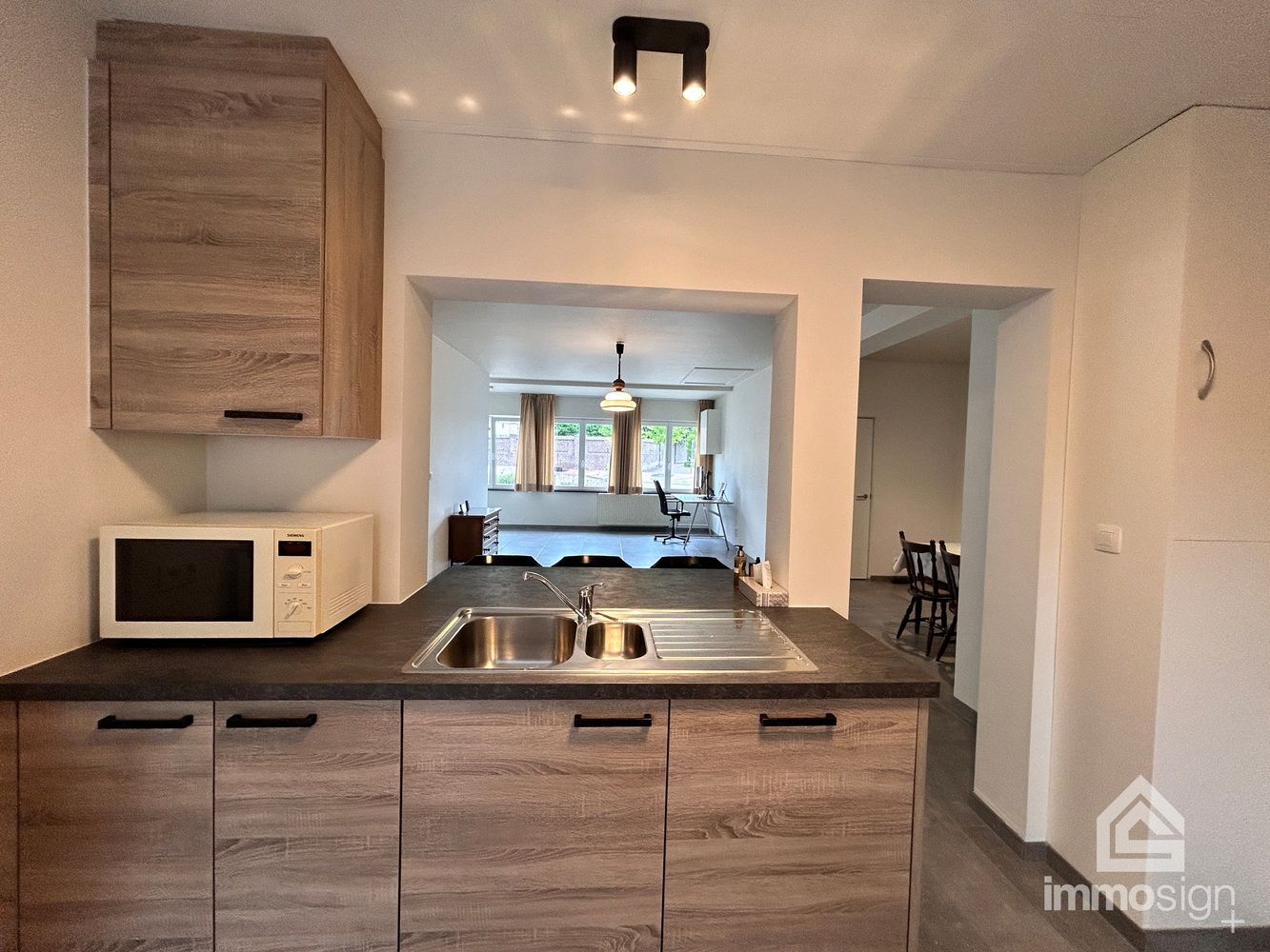 Volledig gerenoveerde gelijkvloerse éénslaapkamerwoning te Reppel! foto 11