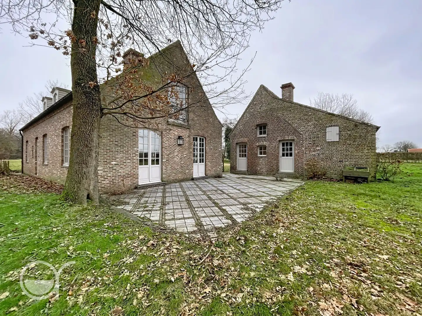 Mooie hoeve met bijgebouwen en zicht op kasteel foto 2