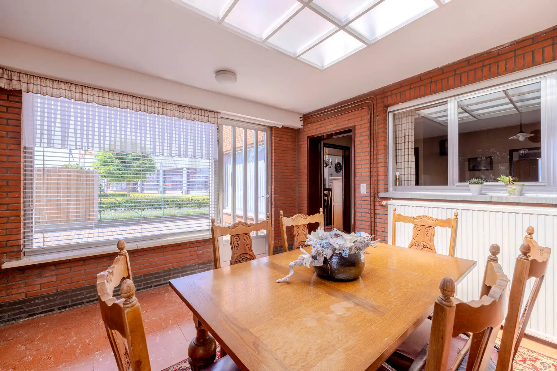 Te renoveren woning met veel potentieel op rustige locatie foto 12