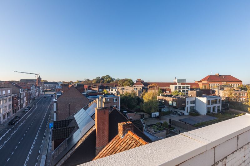 Volledig vernieuwd, centraal gelegen, lichtrijk, instapklaar 1- slaapkamer appartementje met groot terras (energilabel C, elektriciteit goedgekeurd...). foto 9