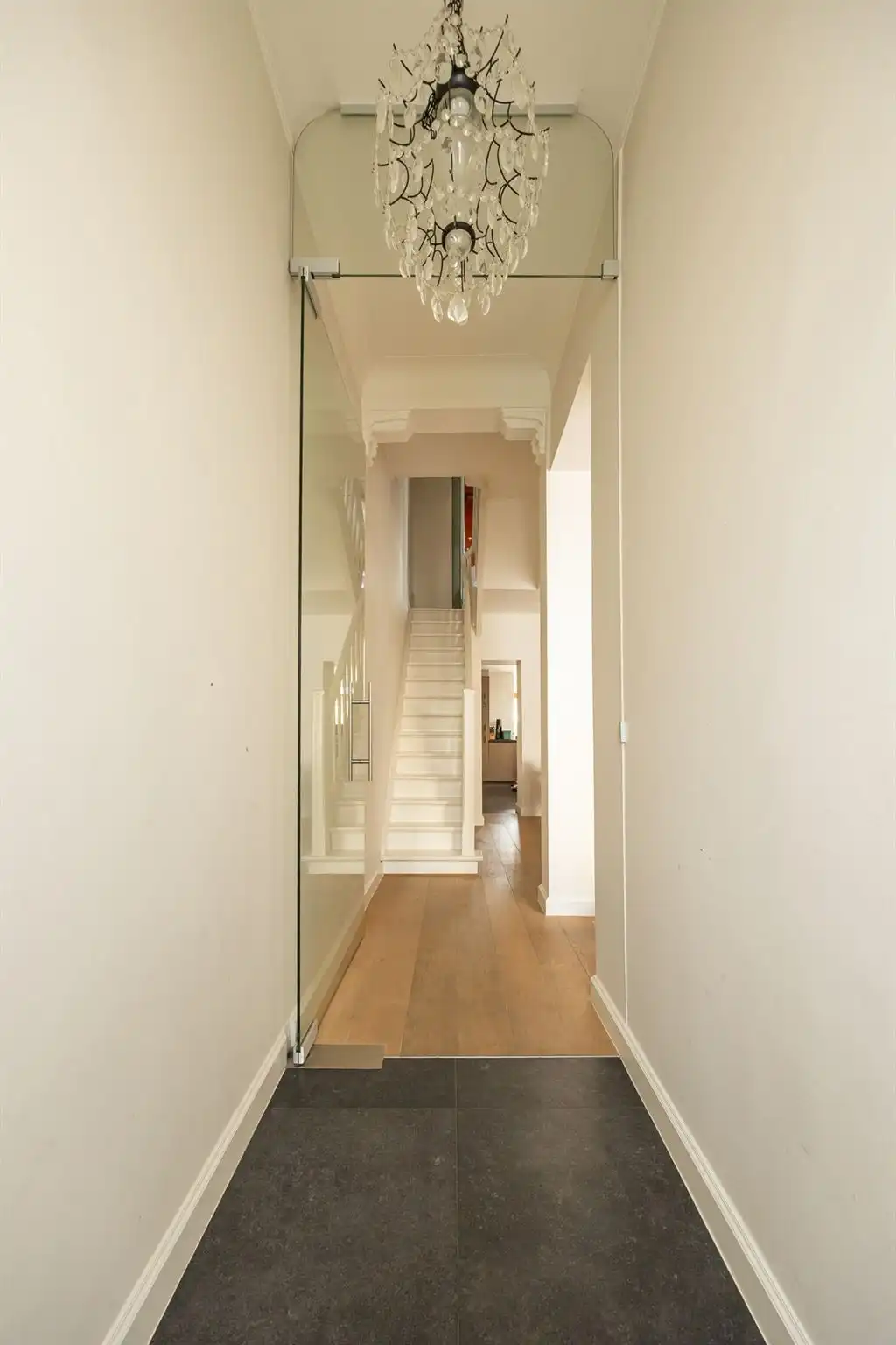 Ruime gezinswoning in rustige, residentiële buurt foto 10