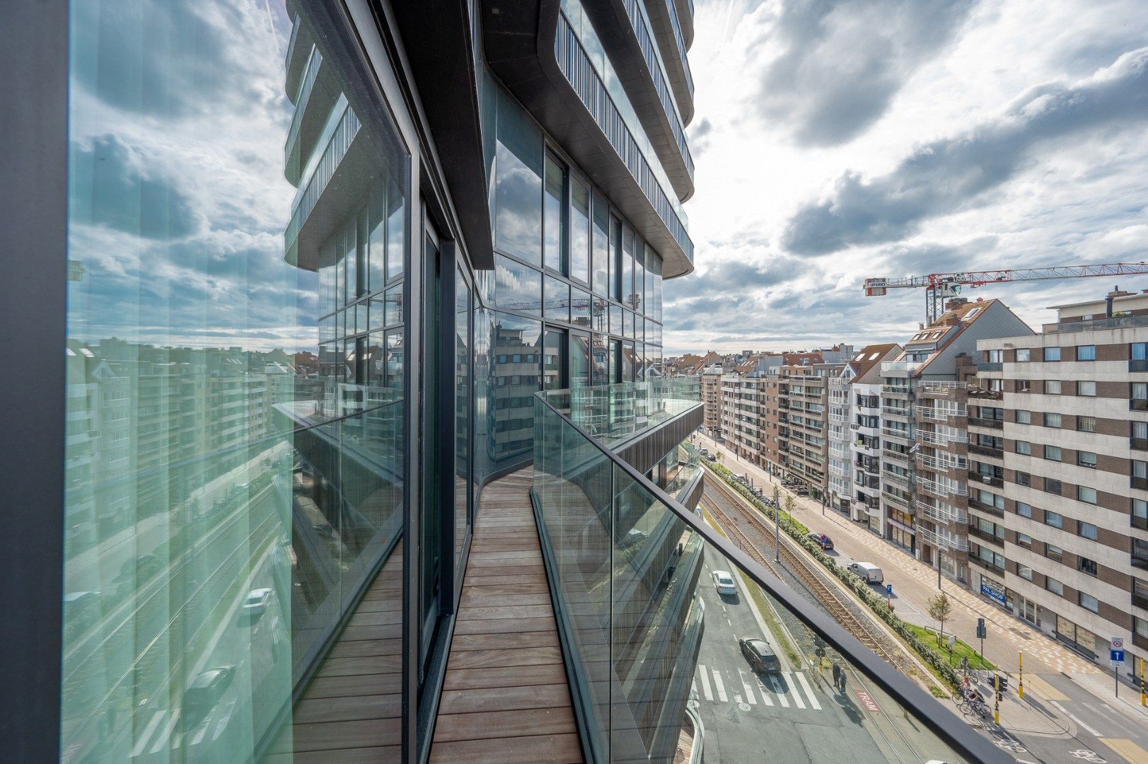 Heldentoren - Duplex genietend van een panoramisch zicht op de kust foto 9