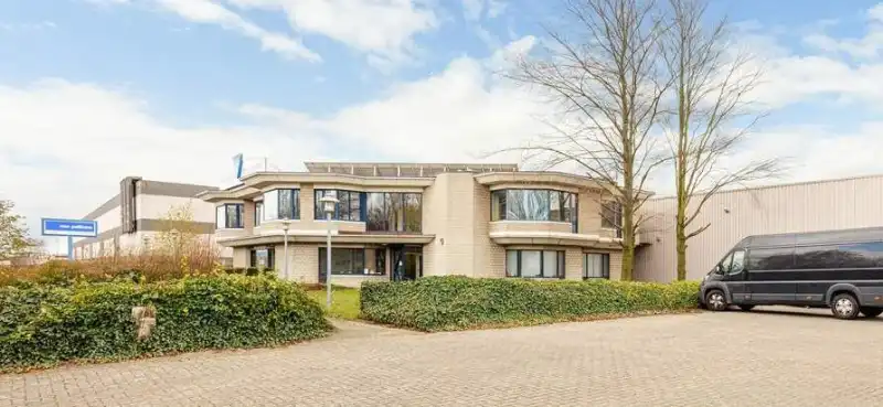 Kantoorgebouw te huur foto 3