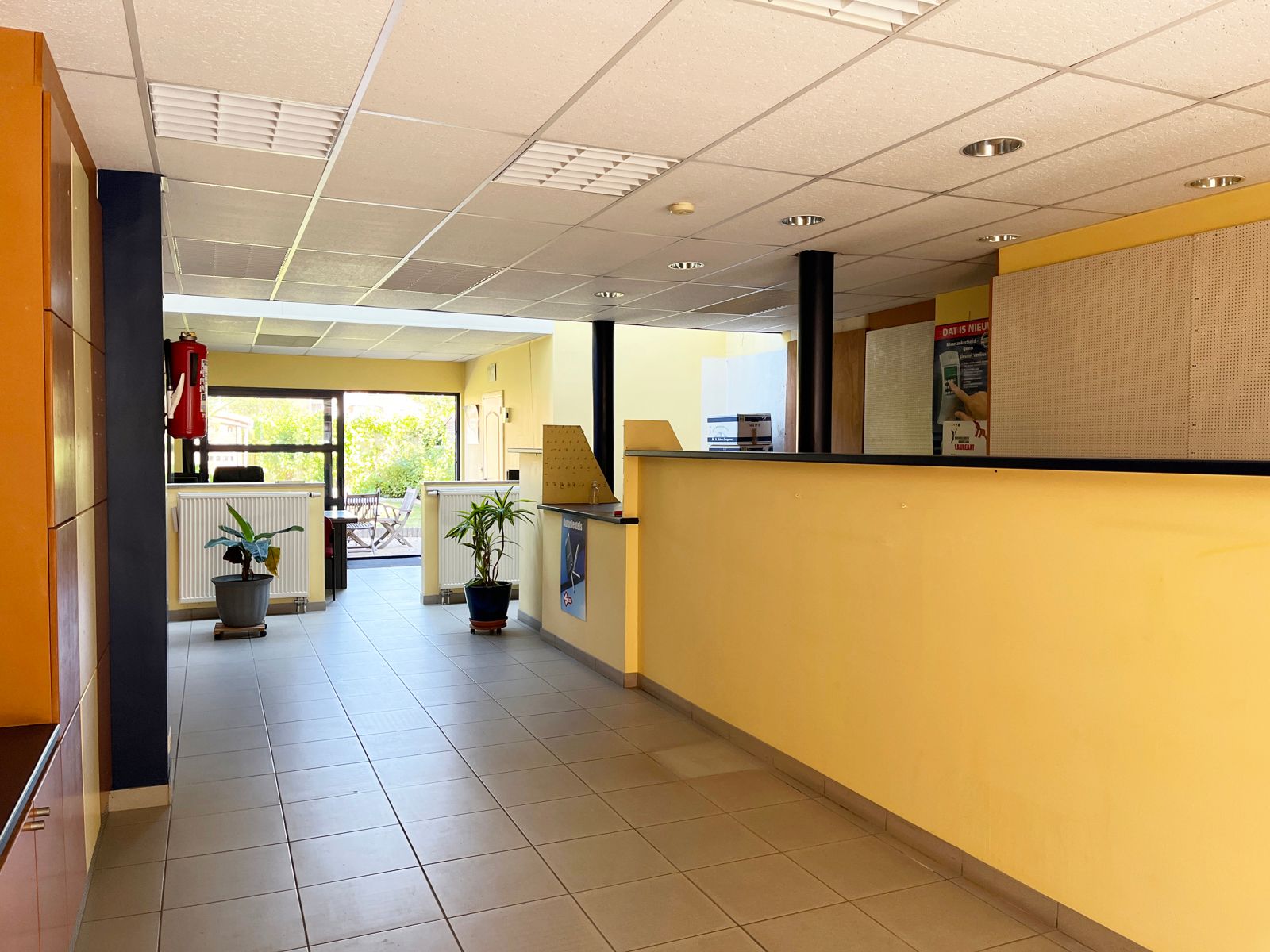 grote woning met mooie tuin foto 4
