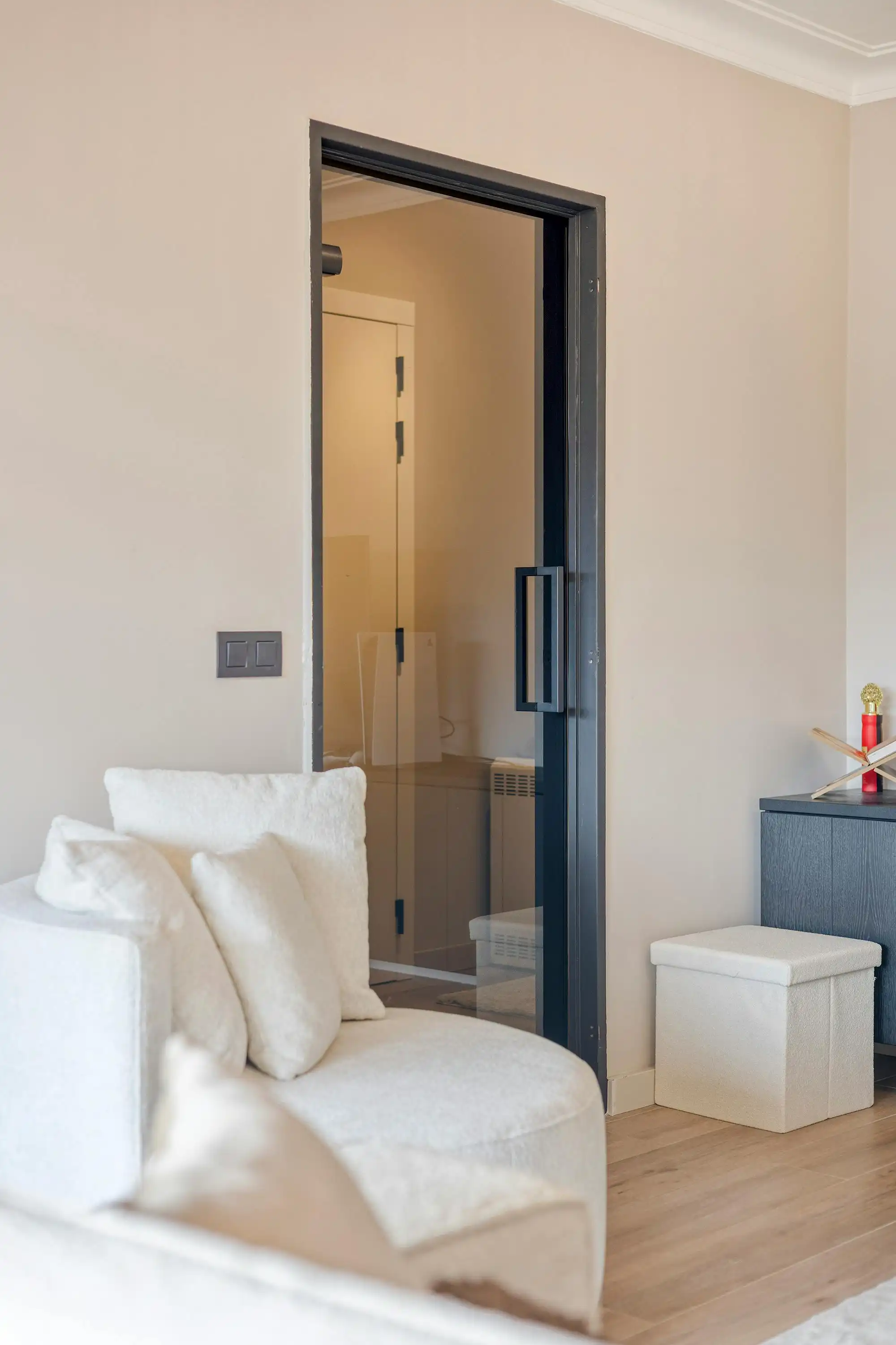 Gerenoveerd appartement te koop in Burcht foto 3