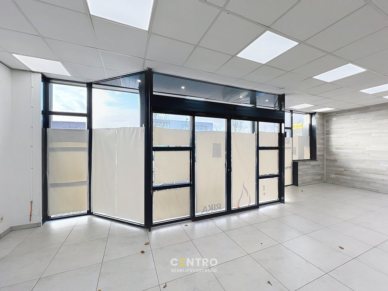 Topligging! Handelspand met magazijn langs de Westlaan in Roeselare. foto 3