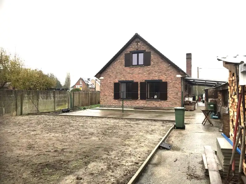 Te Grembergen : Woonst met terras en tuin - EN bijgebouw met garage- ruime parking in doodlopende straat nabij de spoorweg foto 4