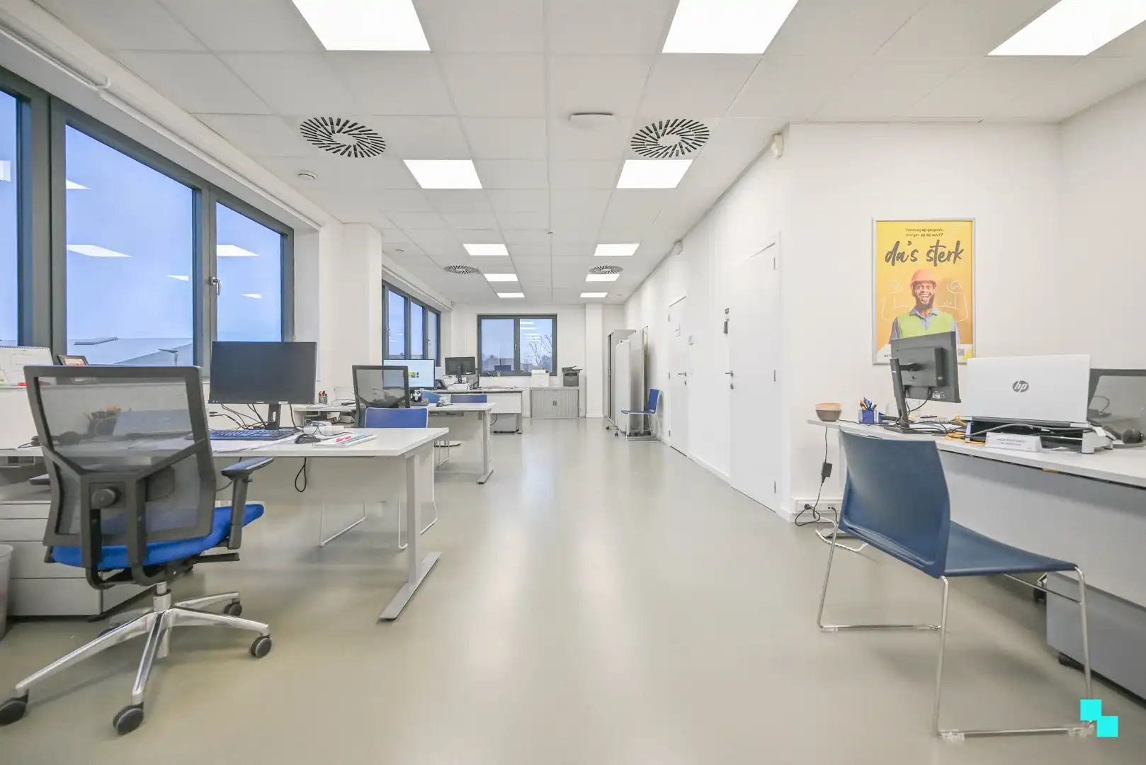 Terbeschikkingstelling van kantoorruimte in Waregem foto {{pictureIndex}}