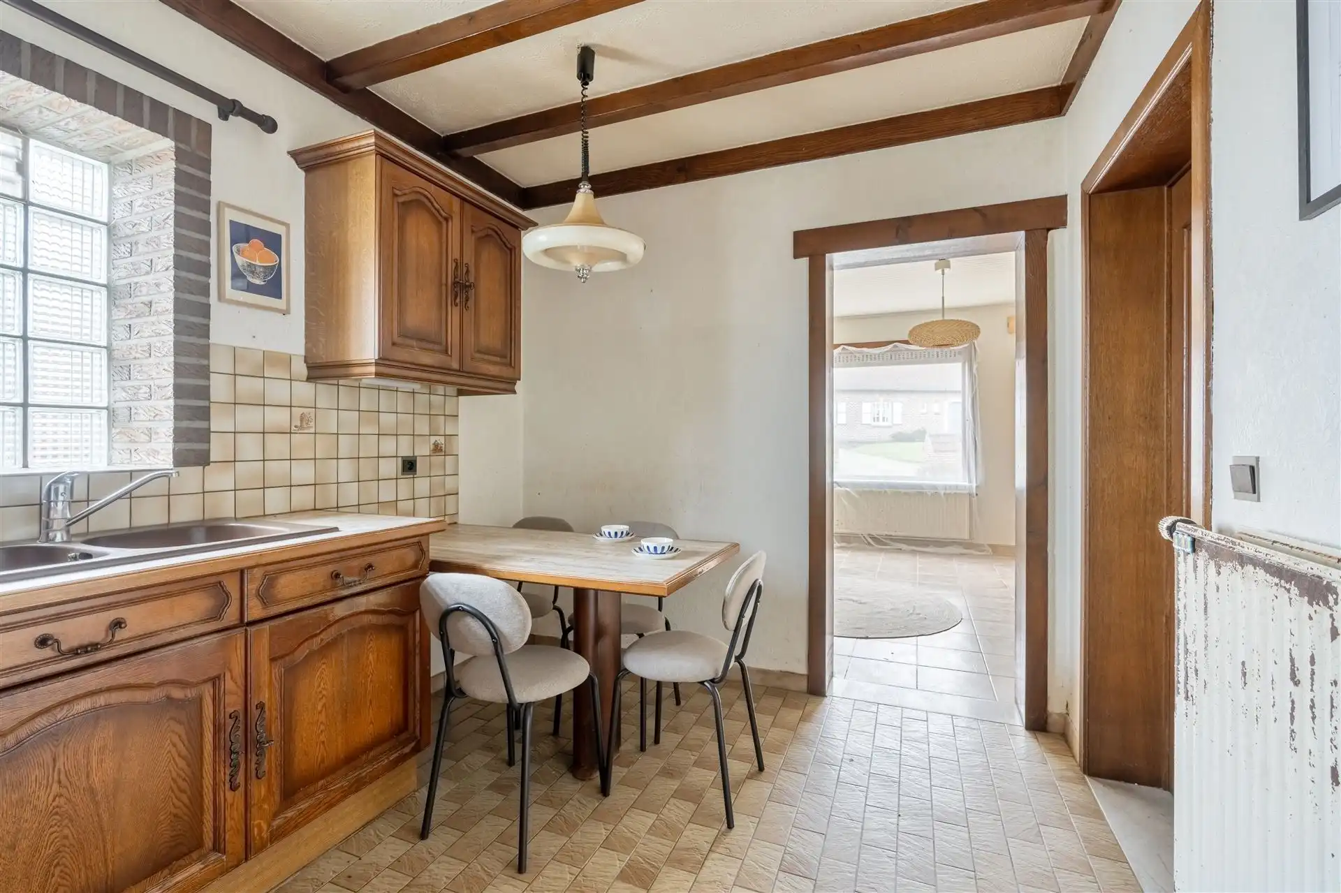 Renovatiewoning met garage en tuin. foto 10