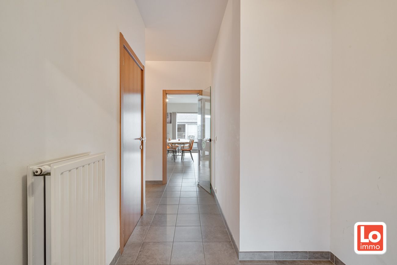 Ruim instap klaar appartement met overdekt terras en ondergrondse autostaanplaats op een toplocatie vlakbij het centrum van Lokeren! foto 2