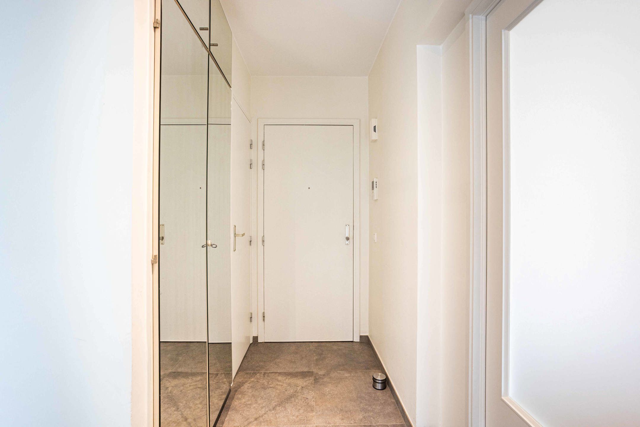 Volledig gerenoveerd lichtrijk appartement foto 4