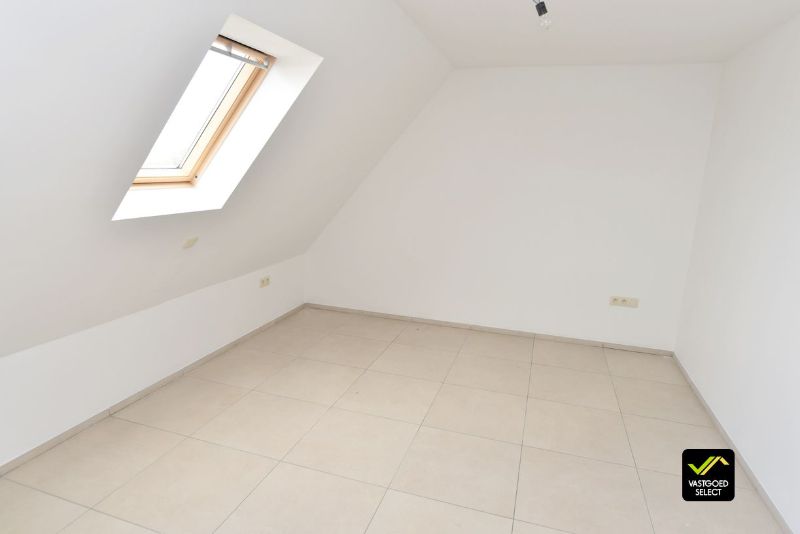 Te huur: ruime duplex in Maldegem met lift naar beide verdiepingen foto 13