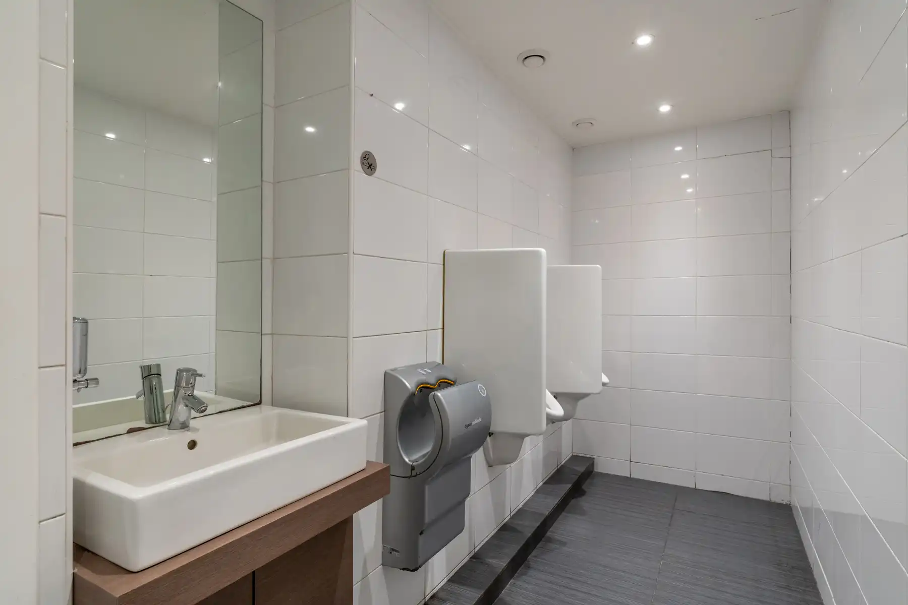 Prachtig commercieel pand met stadstuin in het hart van Aartselaar foto 32