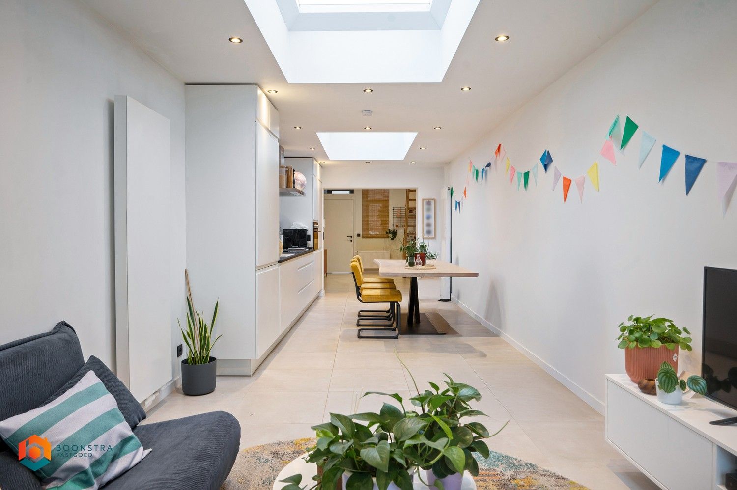 Rijwoning met  2 slpkrs en tuin foto 4