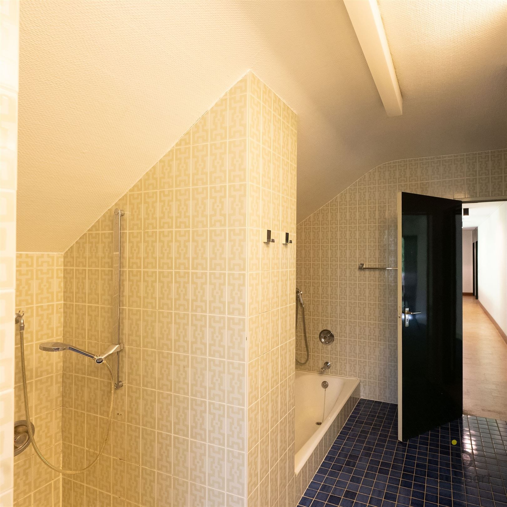 RUIMTE, LICHT ÉN KARAKTER: TE RENOVEREN 70’S VILLA MIDDEN IN HET GROEN! foto 49