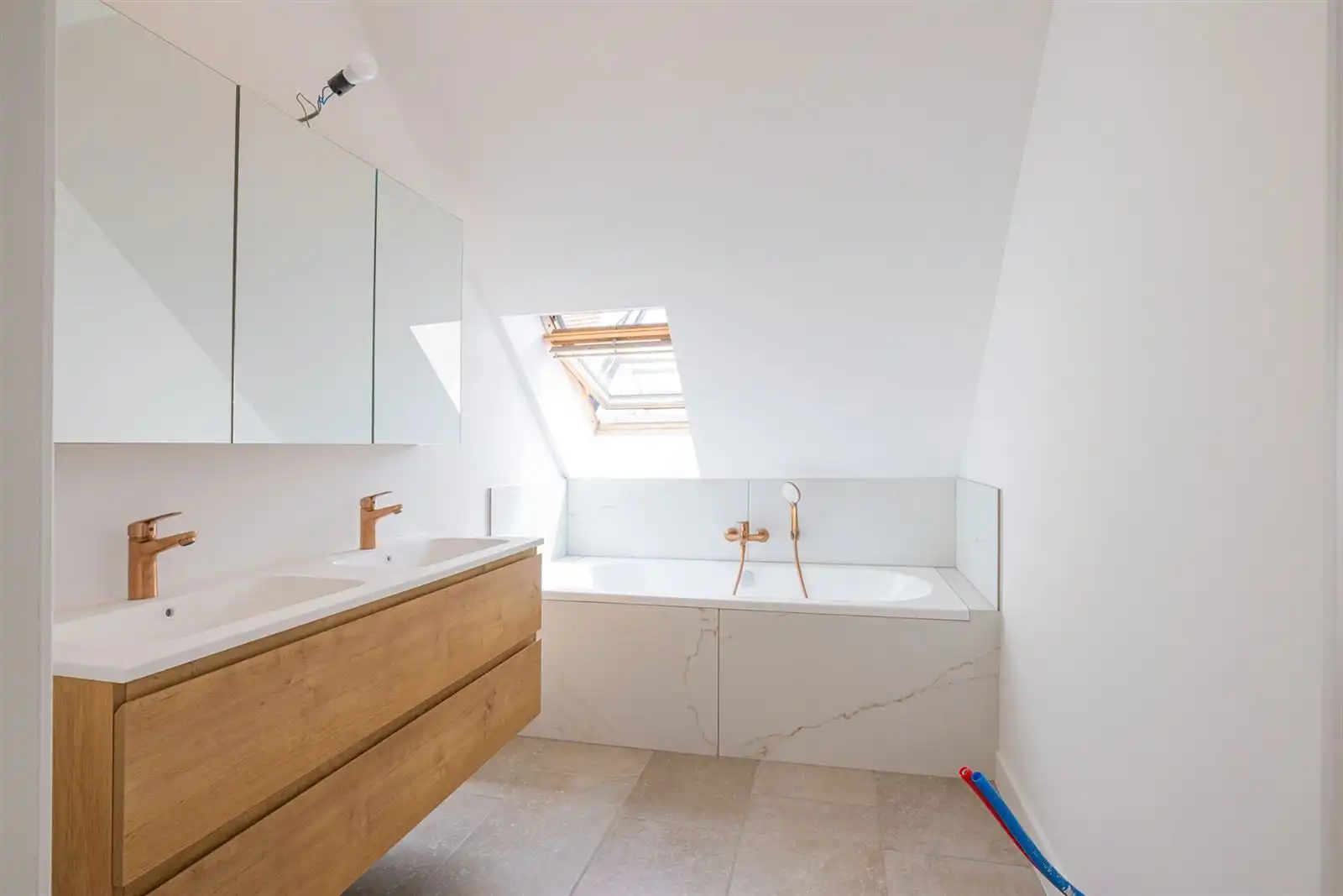 Gerenoveerde woning in centrum Zottegem. foto 10