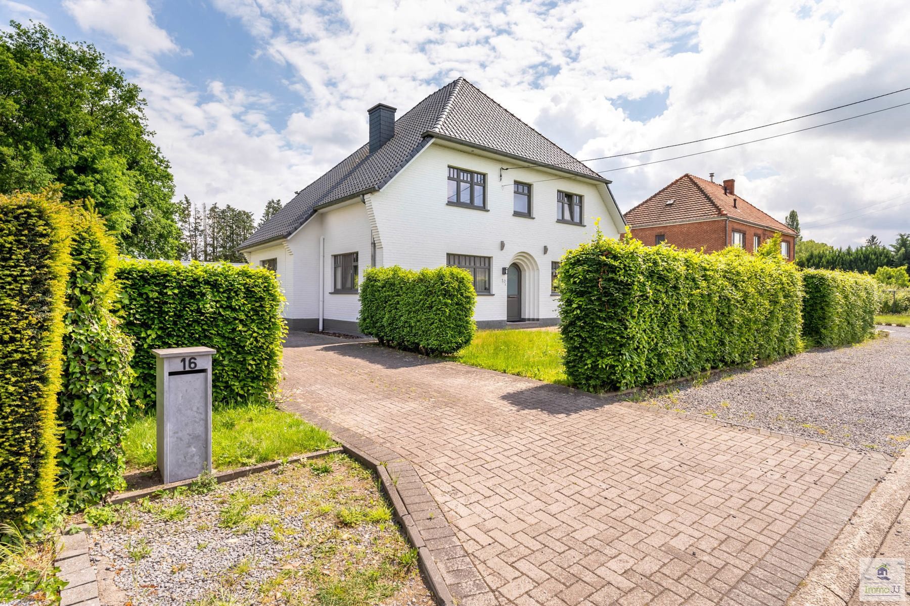 Gemeubelde woning met zwembad  foto 1