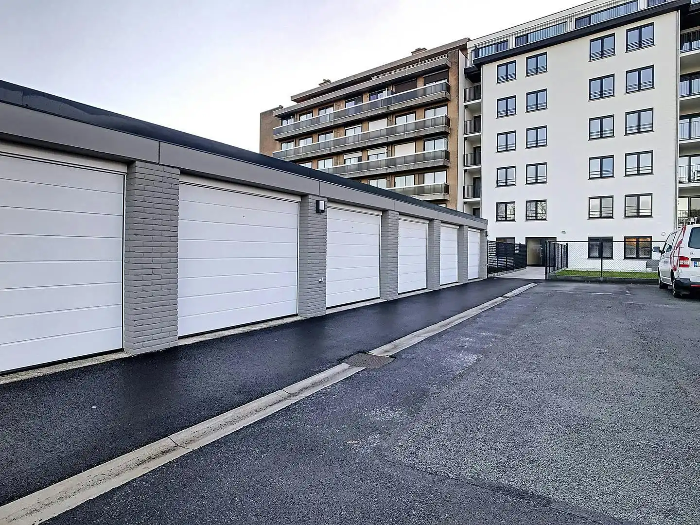 Gerenoveerd, energiezuinig appartement met 3 slaapkamers in Ieper  foto 3