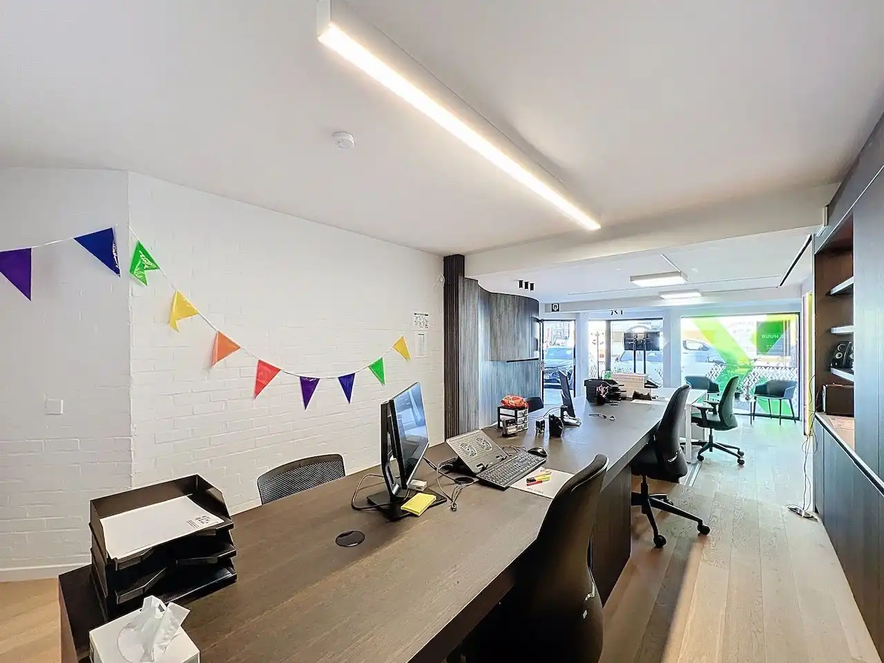 Uiterst commercieel gelegen handelsruimte. Geschikt voor de meeste handel. foto 5