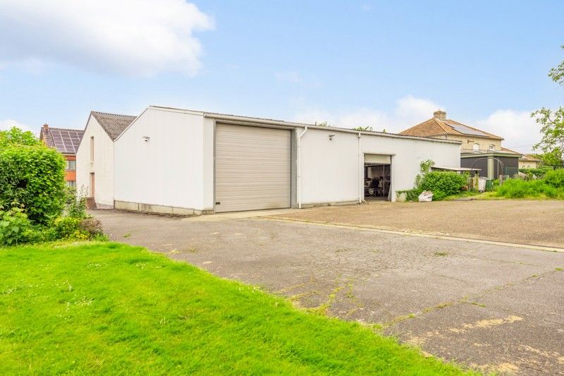 Woning, open bebouwing met naastliggende, grote loods op 18are foto 36