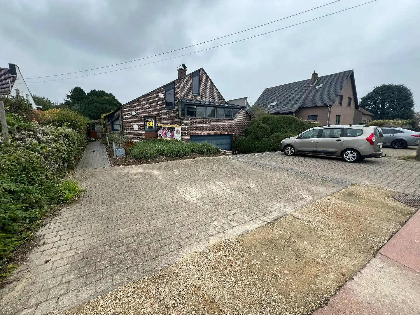 Goed gelegen dokterspraktijk met 3 kabinetten, onthaal, wachtzaal en parking foto 9