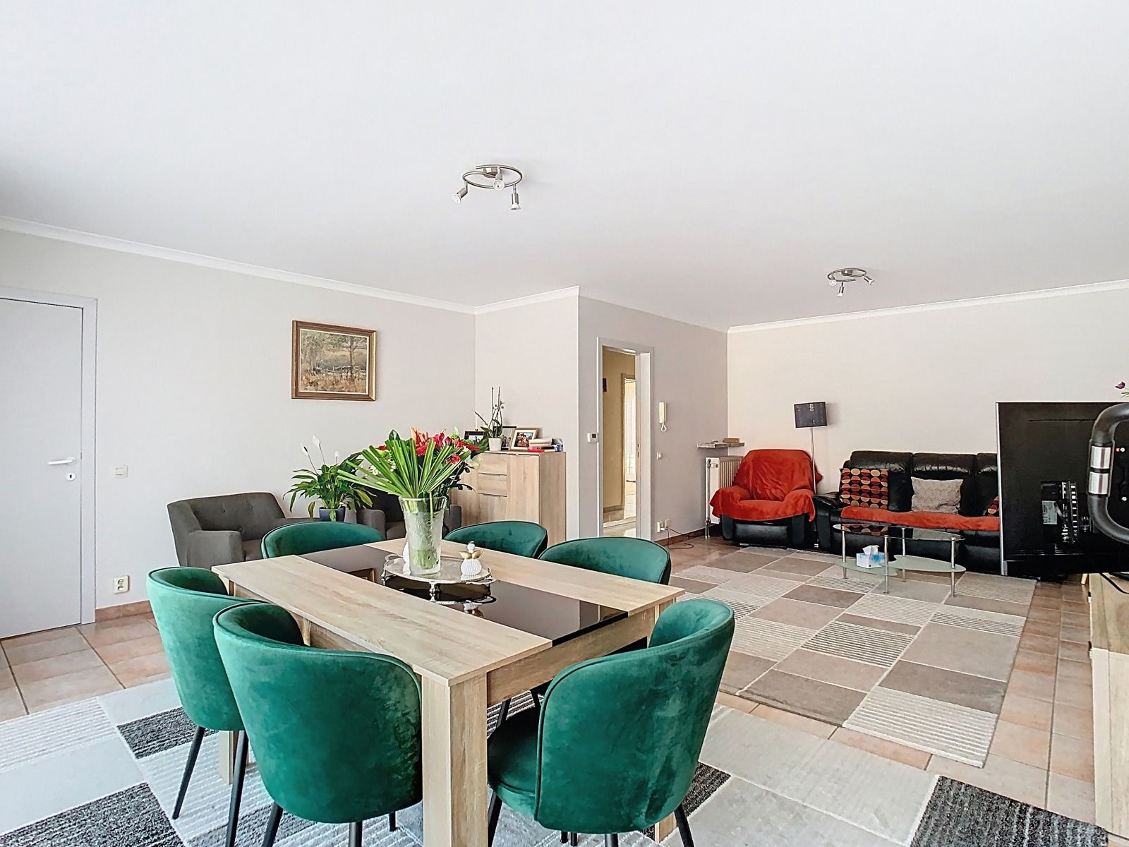 Mooi Appartement met 2 SLPK én Garage in het Rustige Welle! foto 2