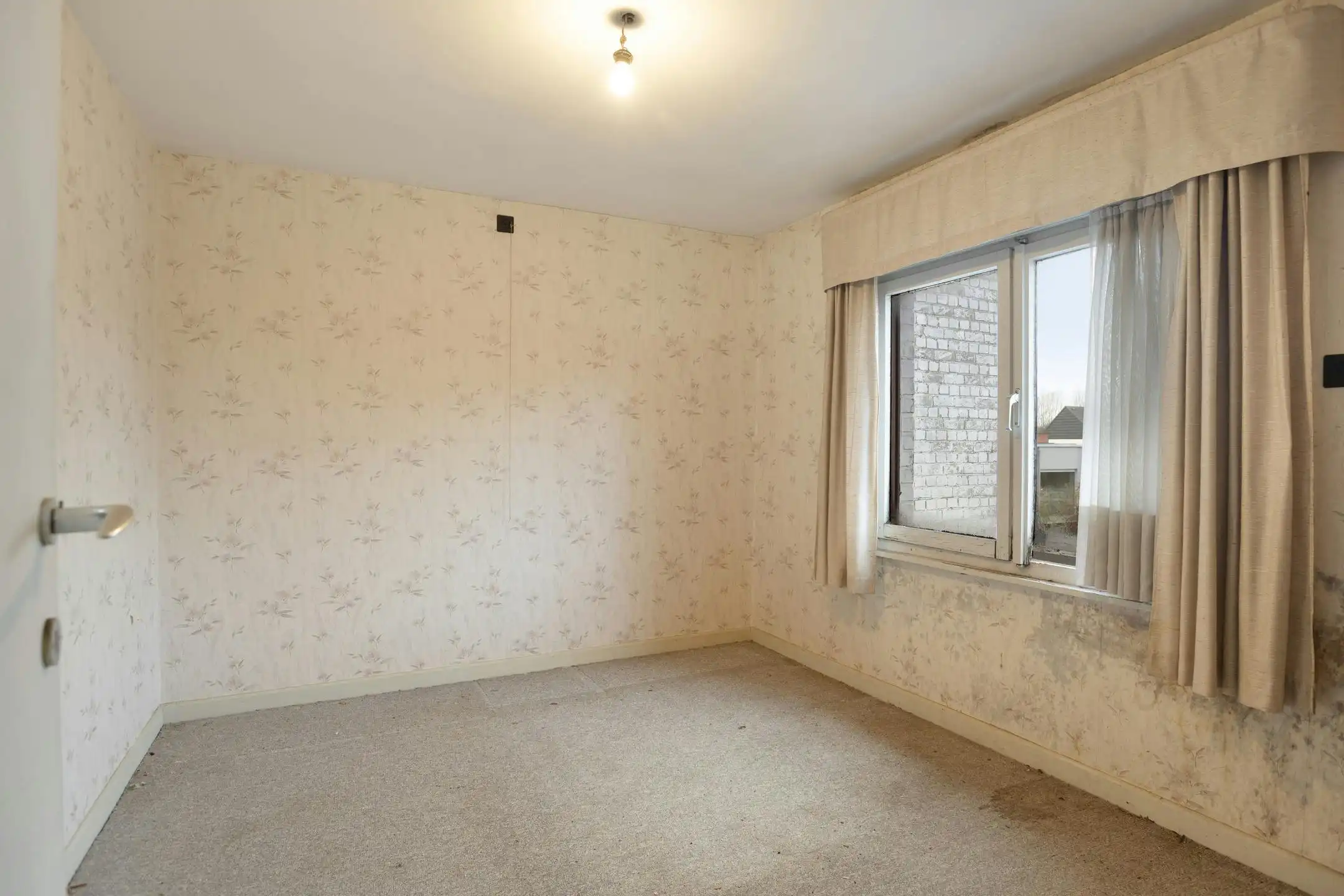 Volledig op te frissen huis in hartje Poperinge foto 18