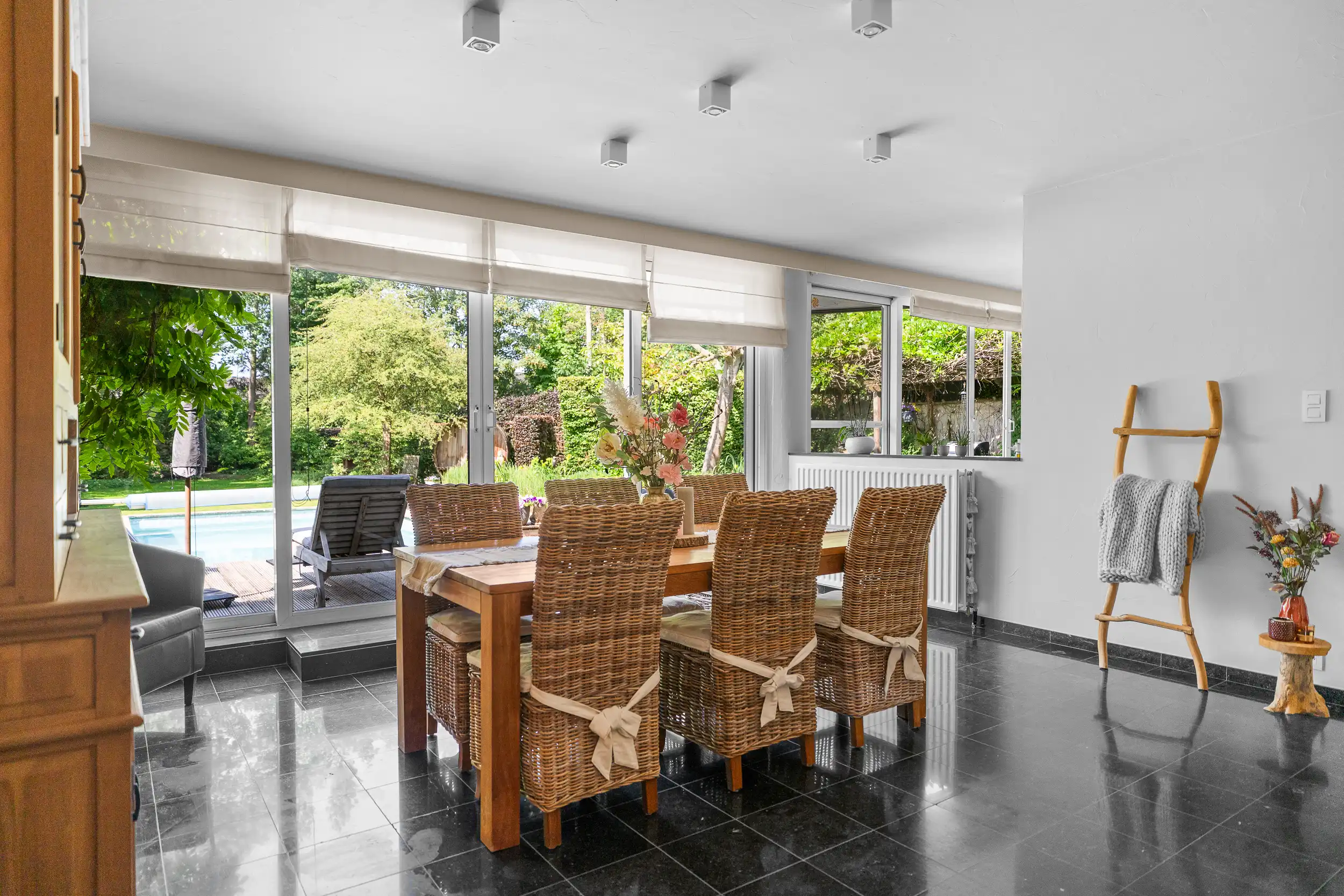 Prachtige villa met zwembad, 5 slpk en bureau te Wetteren foto 4