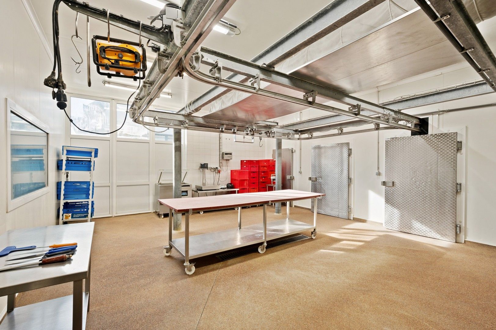 Unieke eigendom met vrijstaande woning met kantoor, loods en een grote dubbele garage foto 21