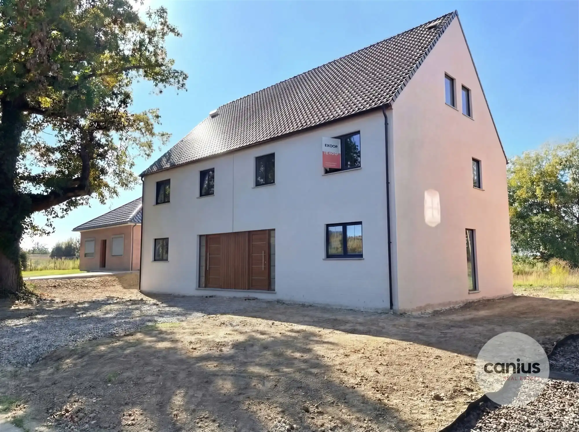 LANDELIJK EN LUXUEUS WONEN IN SINT-TRUIDEN foto {{pictureIndex}}