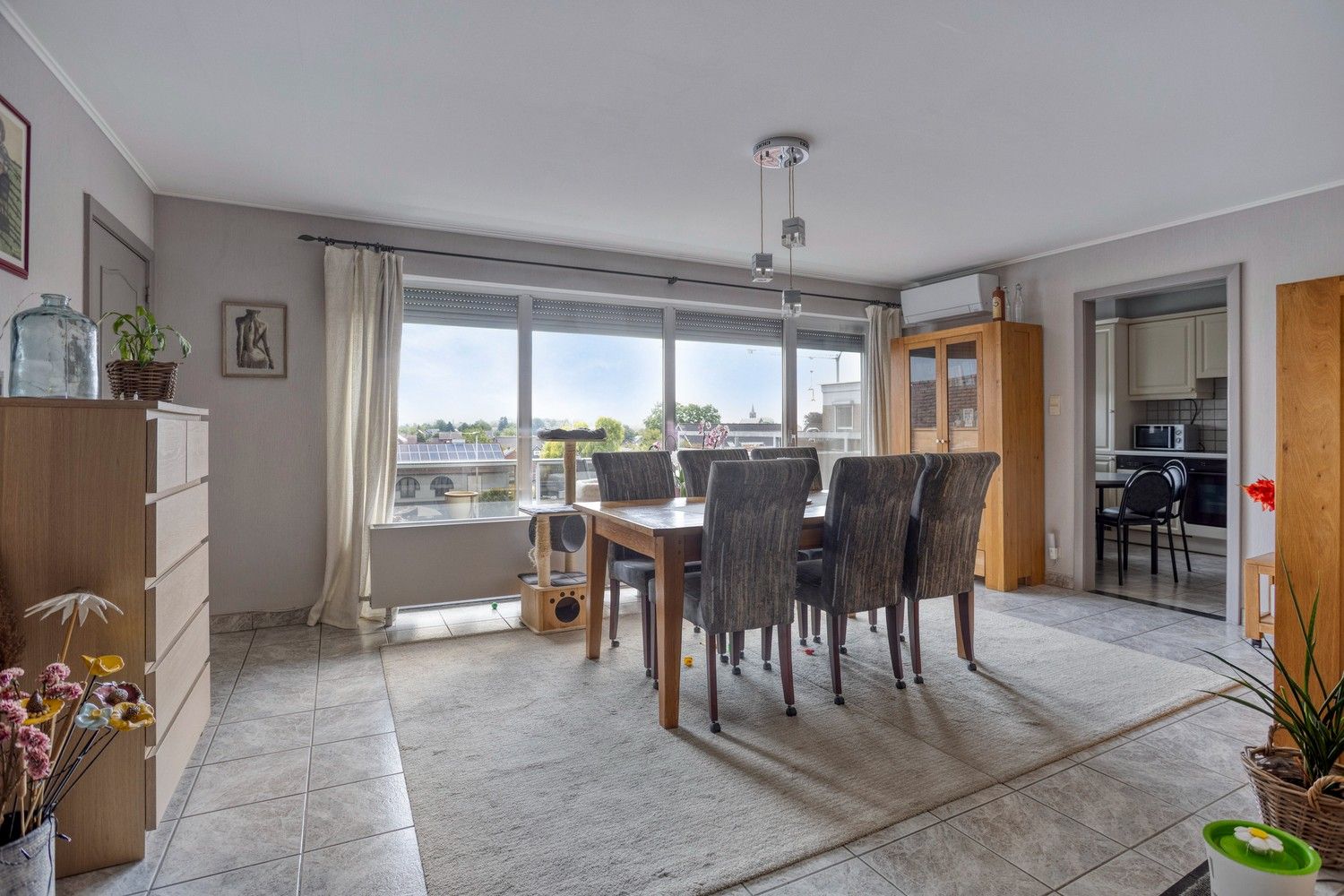 Ruim appartement met 3 slaapkamers en 3 terrassen op de bovenste verdieping in hartje Rekem ! foto 5