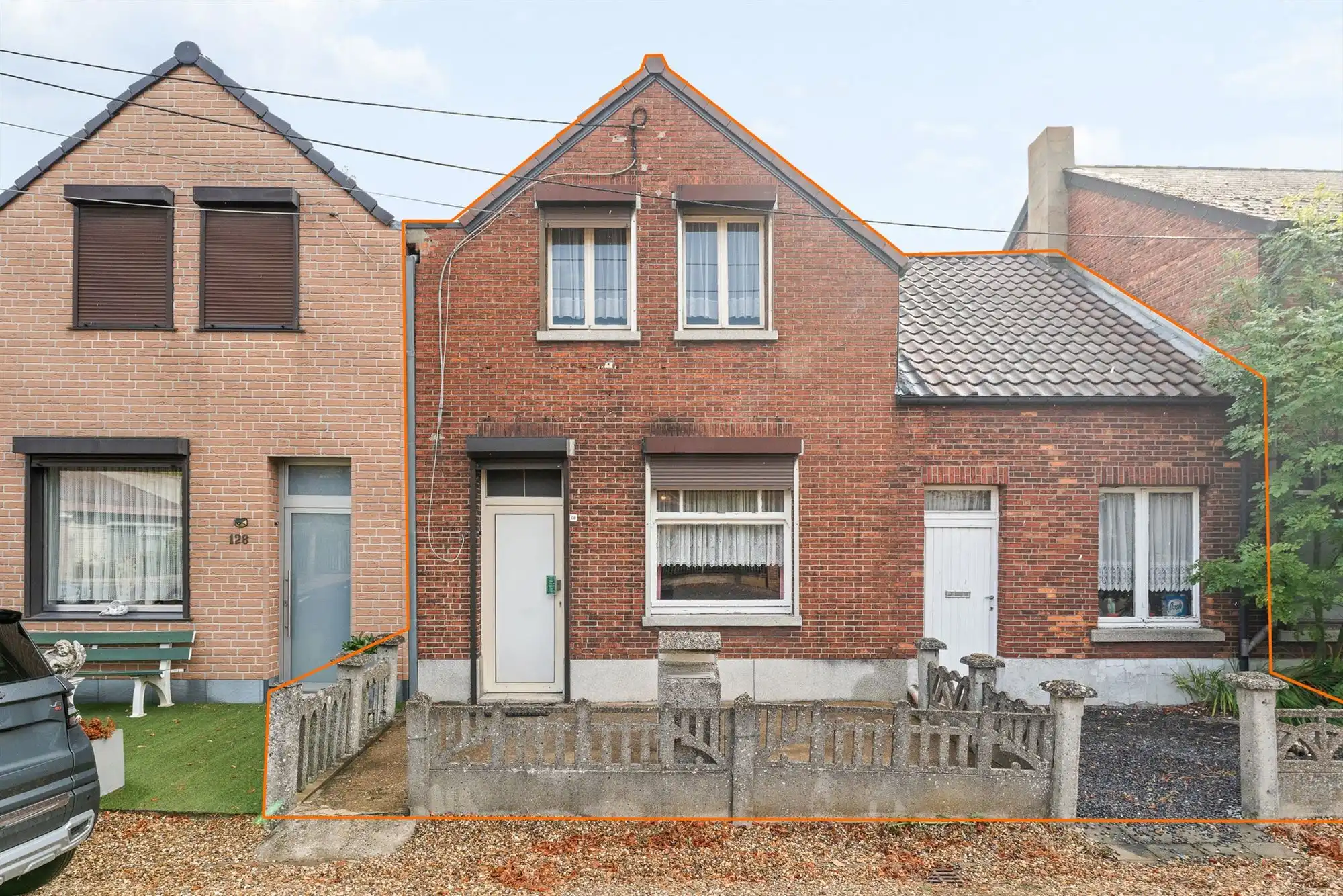 Hoofdfoto van de publicatie: TE RENOVEREN RIJWONING MET 4 SLAAPKAMERS TE BEVERLO