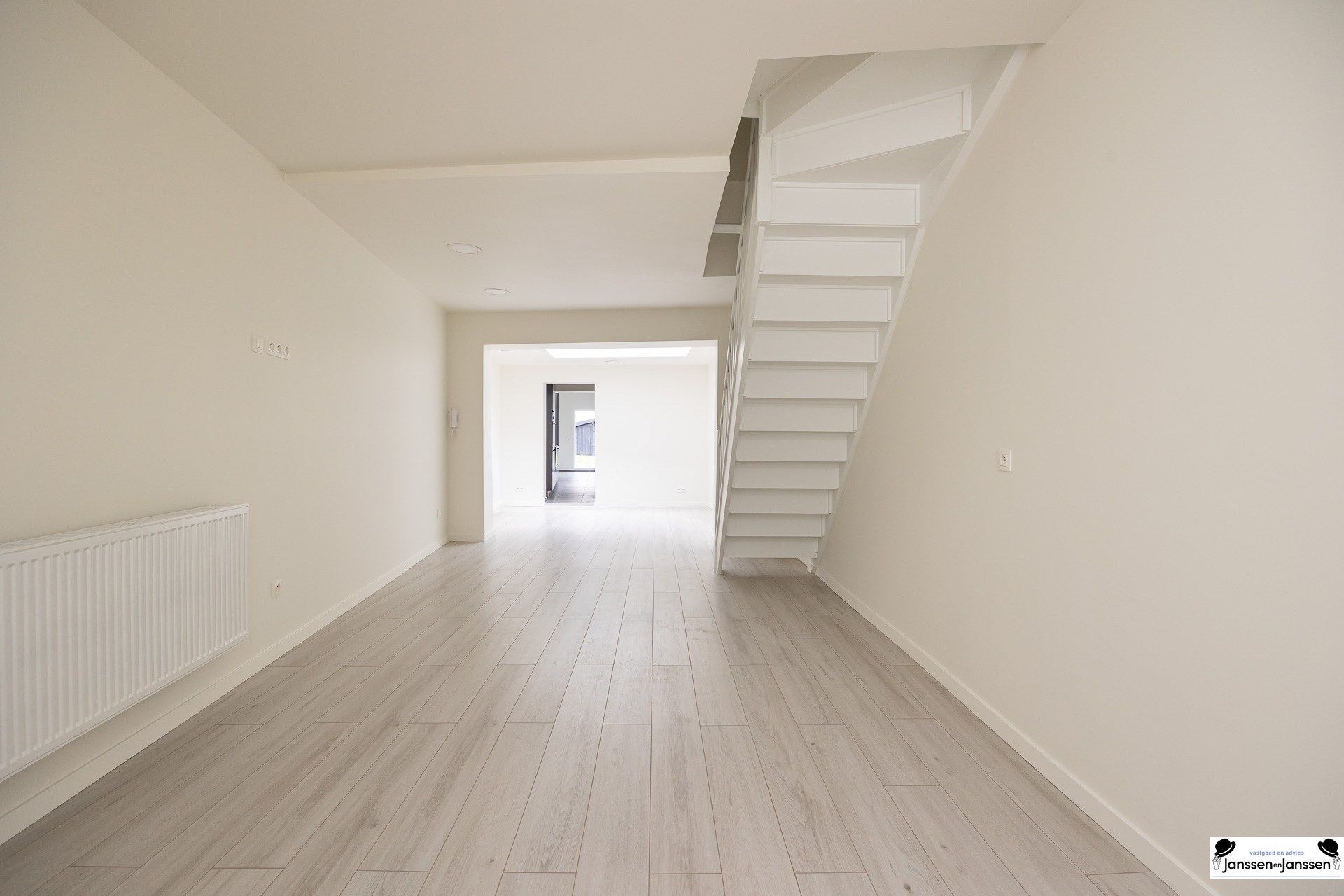 Instapklare woning met ruime tuin in hartje Willebroek foto 4